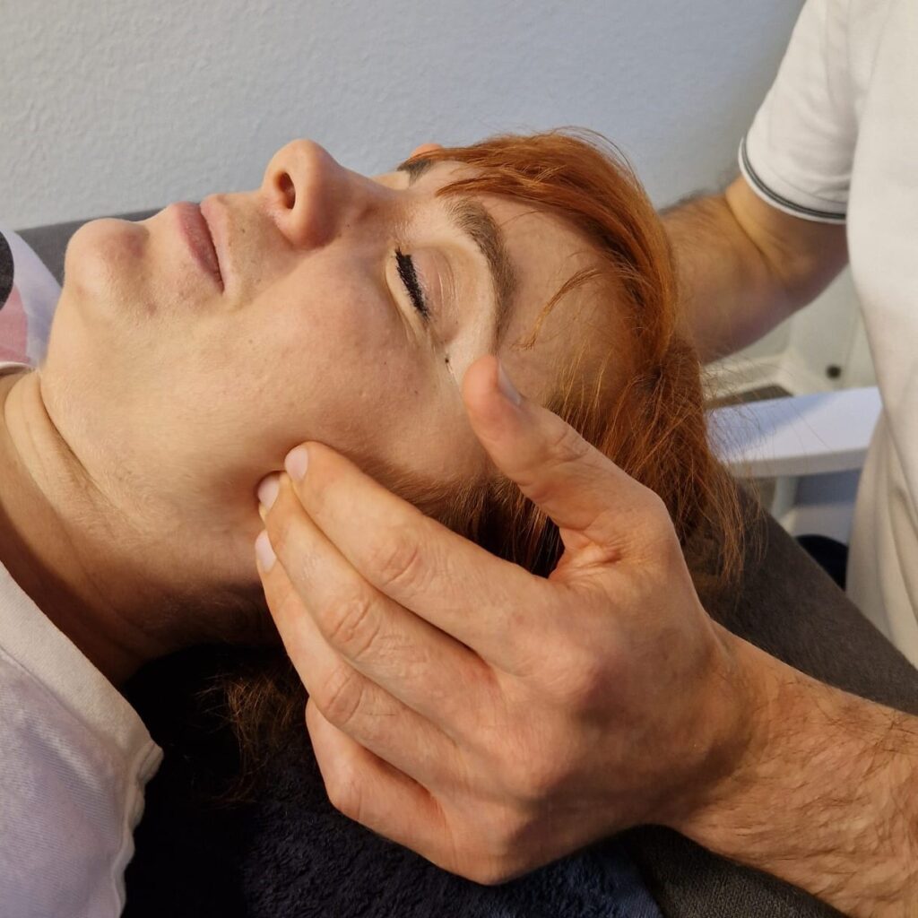 anatomy trains Vojta Physiotherapie Rehabilitation Würselen